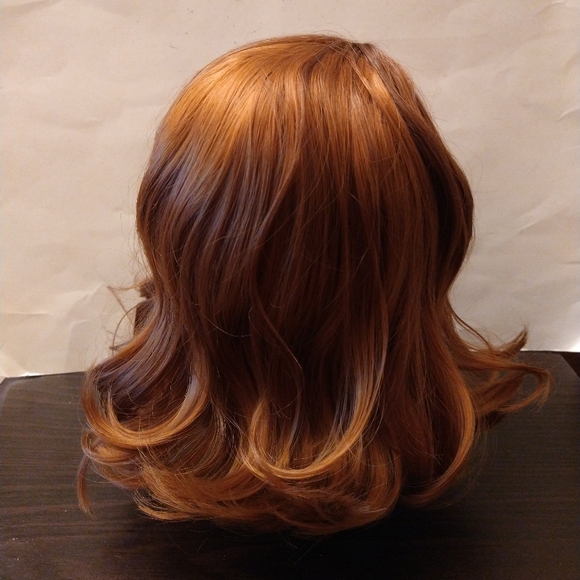 Wavy Bob Honey Blonde Fake Scalp Wig - Picture 3 of 8